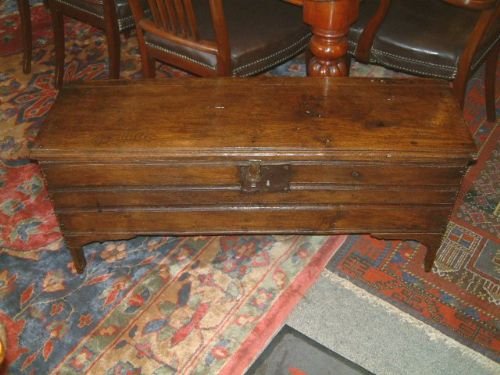 wonderful small 17th century oak coffer