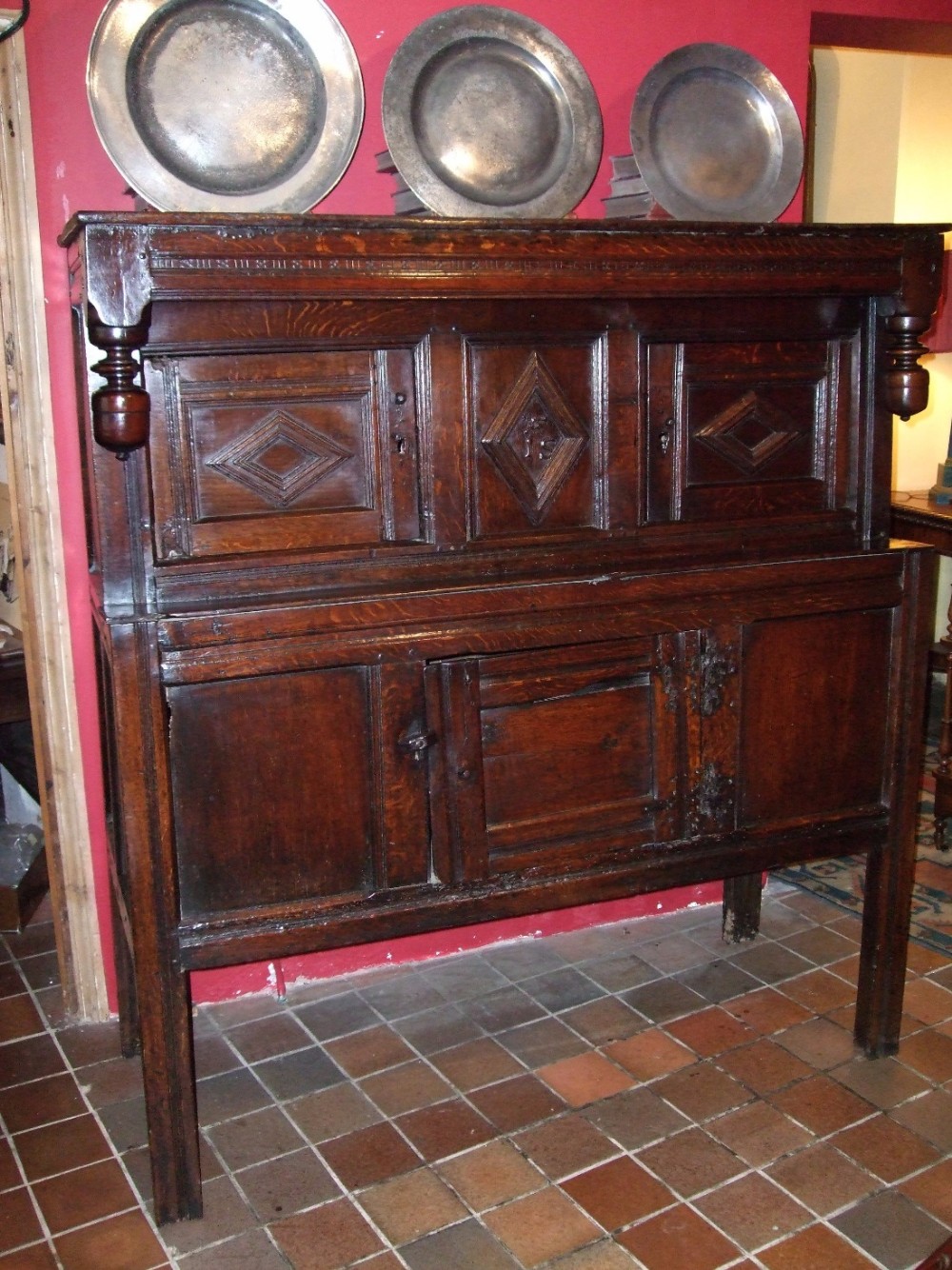 welsh dai ddarn oak cupboard 17thc