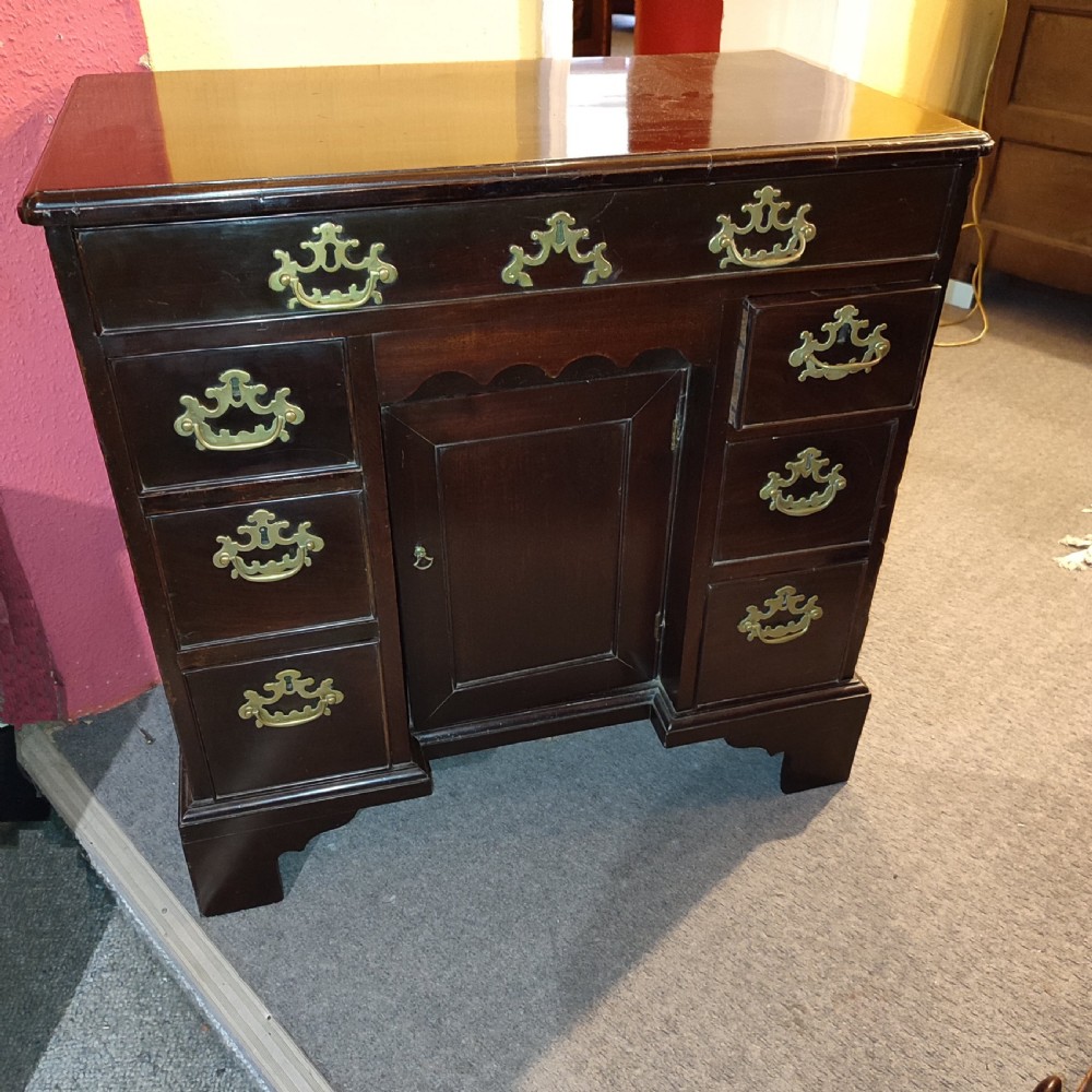 small 18thc mahogany kneehole desk