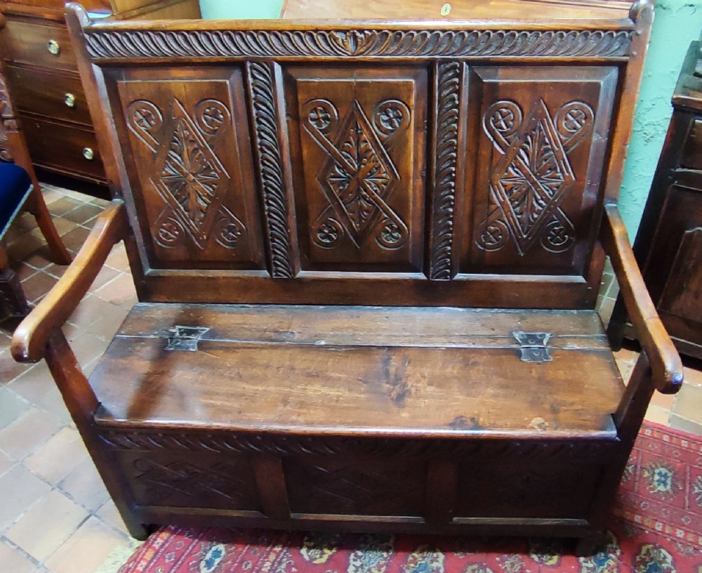 early 18thc oak box settle